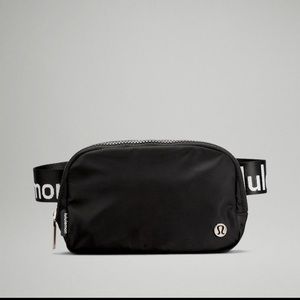 🖤 LULULEMON EVERYWHERE BELT BAG🖤